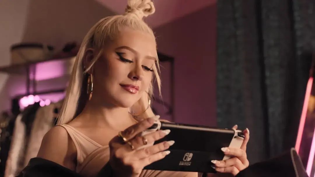 Switch廣告女星試玩《寶可夢:阿爾宙斯》：實在太棒了