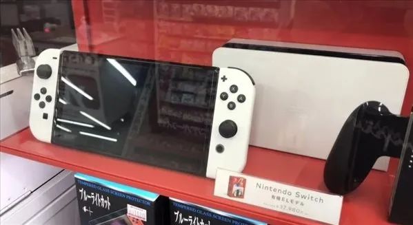 Switch OLED實拍照曝光 窄邊框、黑白配色觀感絕佳