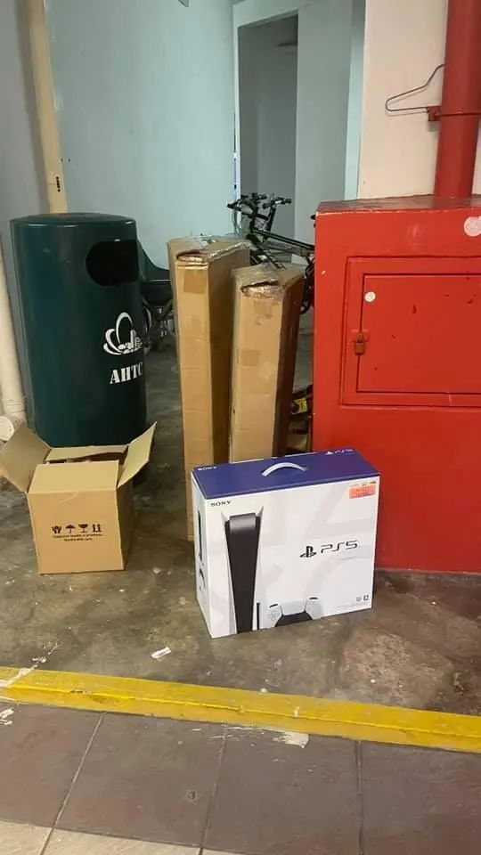 垃圾堆里撿到PS5空盒子放網上賣出150多塊錢