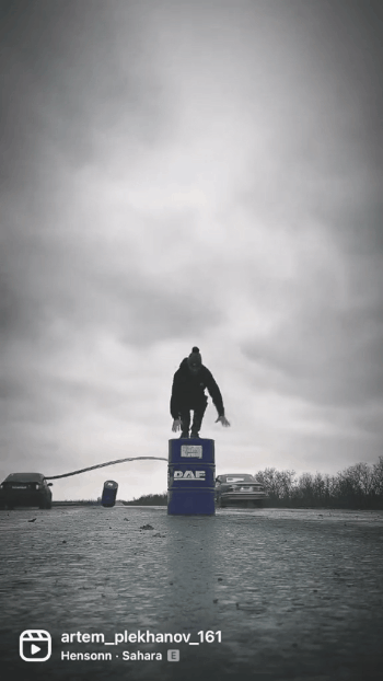 「戰斗民族」的老哥，靠在抖音上「作死」走紅