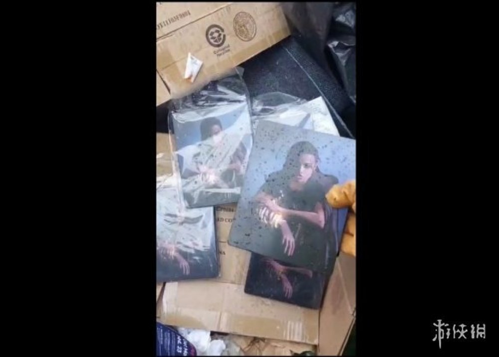 網友在垃圾堆裡發現多張SE暴死3A《Forspoken》鐵盒